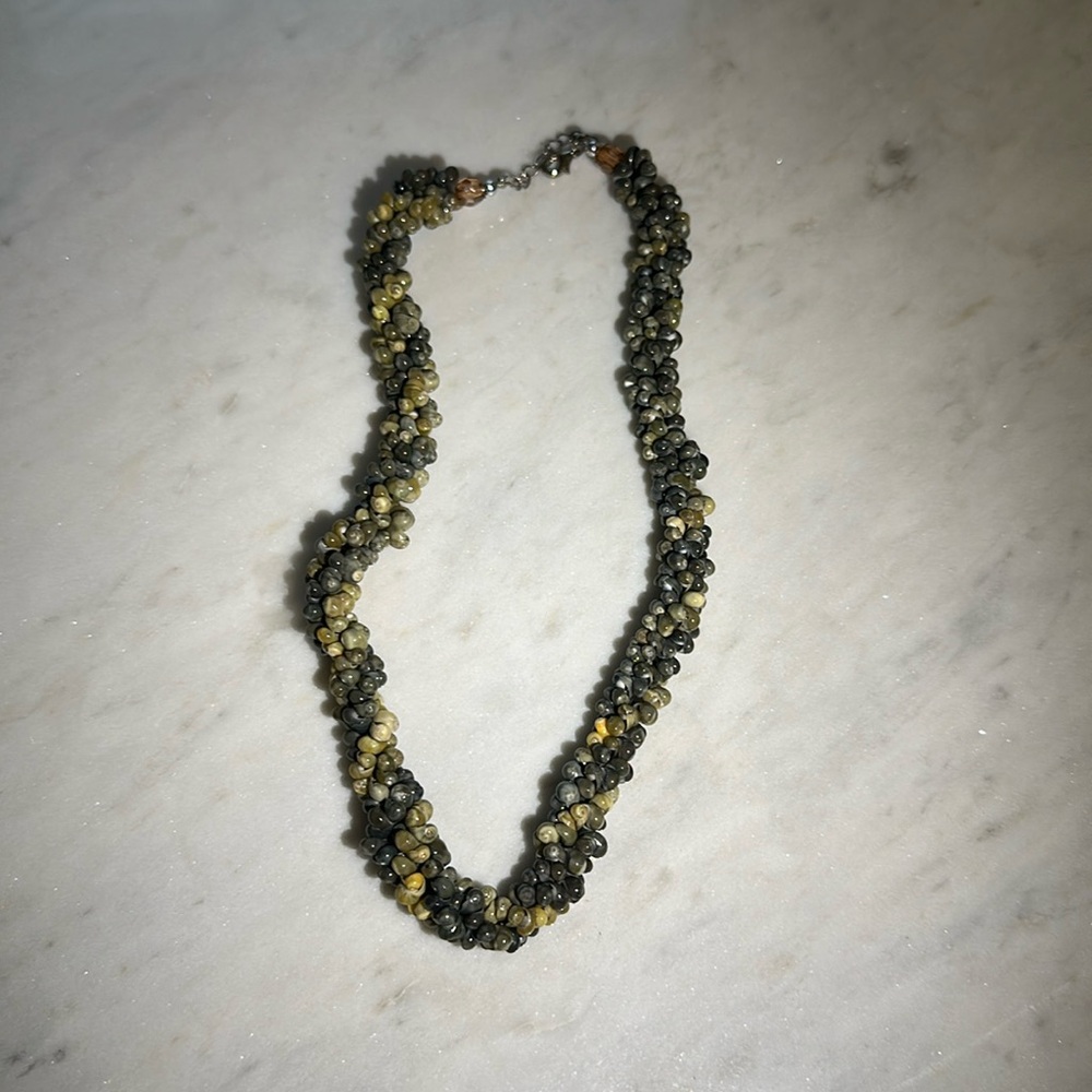 Tri Color Shell Necklace - Picture 2 of 3